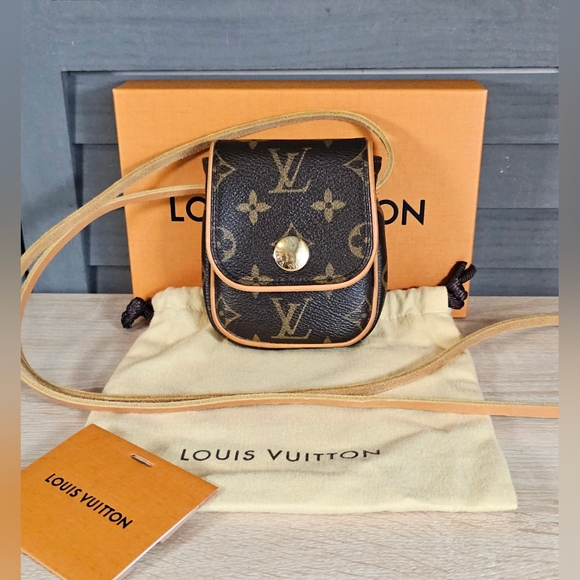 Authentic LOUIS VUITTON Cancun Pochette Crossbody Bag - Picture 11 of 12